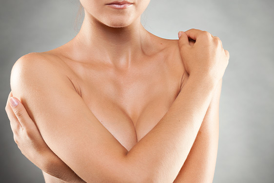Brustkorrektur Brustasymmetrie – Frau hat wieder gleichmäßige Brüste